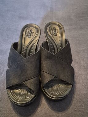 CROCS Women’s Black Crisscross Slip-On Wedge Mules Size 7